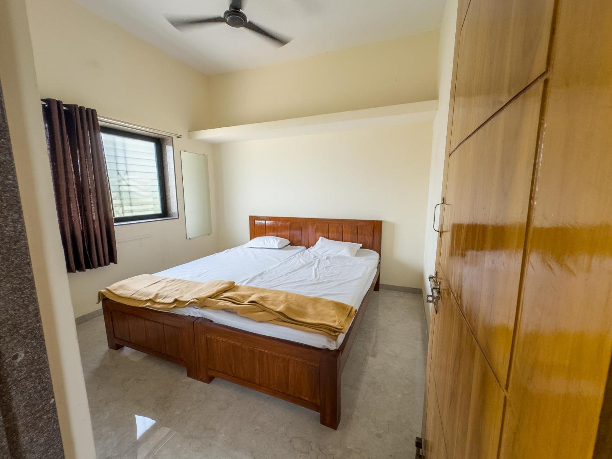 Punekar Bhavan Akalkot Camera foto