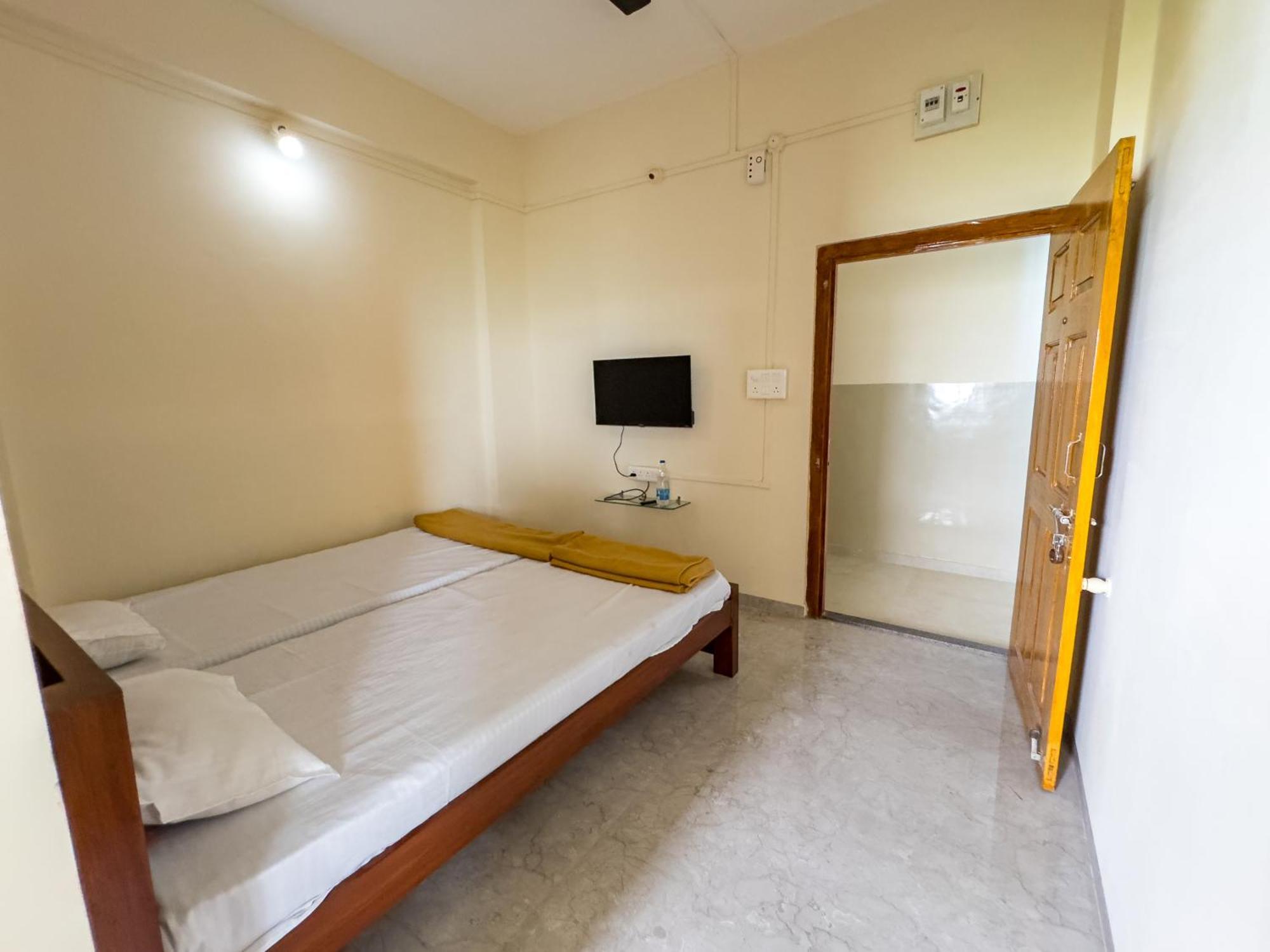 Punekar Bhavan Akalkot Camera foto